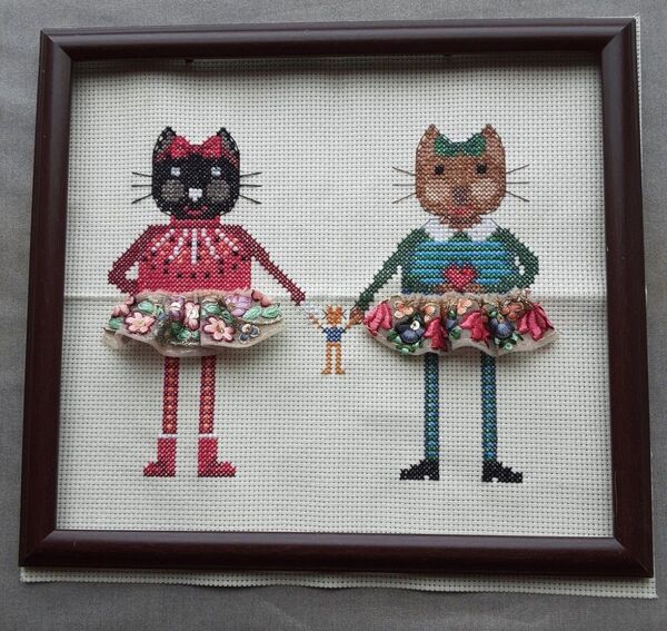 ハンドメイド クロスステッチ刺繍完成品『パリのネコたち 1』