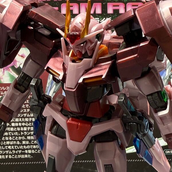 ガンダムOO ガンプラ HG GN-0000+GNR-010 トランザムライザー グロスインジェクションバージョン 素組み完成品