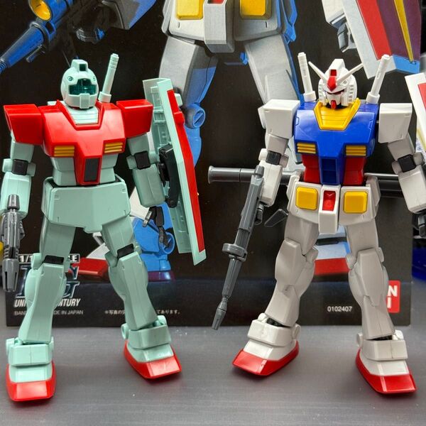 ガンダム ガンプラ HGUC ガンダム ジムセット売り 素組み完成品 バンダイ 赤バンダイ