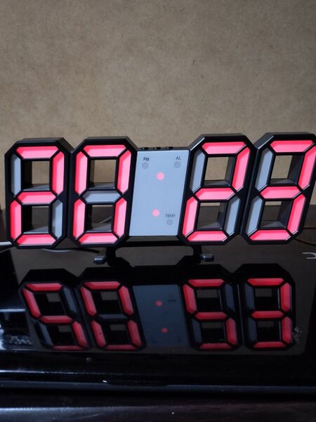 LED 3Dデジタル時計 レッド 卓上 壁掛け
