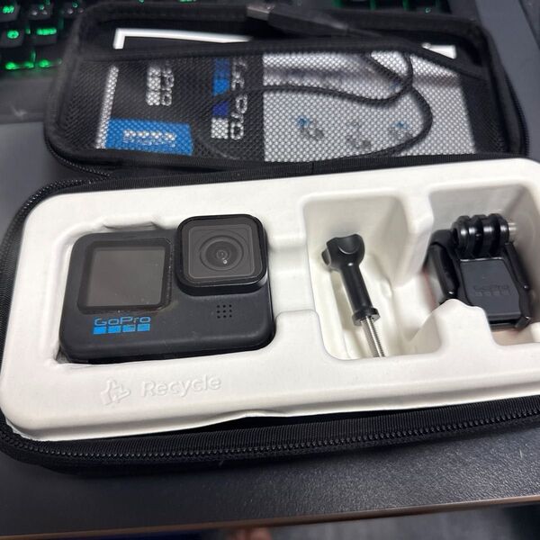 GoPro HERO10 BLACK ケース ケーブル など付属品は揃ってます 純正バッテリー1つ