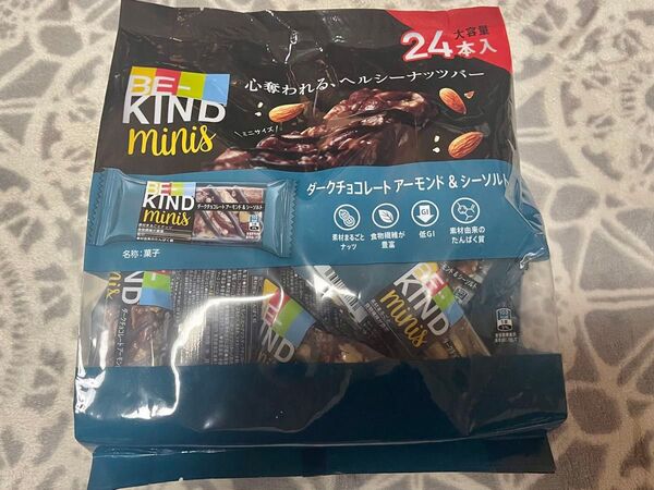 BE KIND minisダークチョコレートアーモンド&シーソルト 24本入り