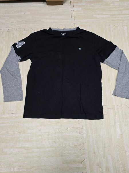 ビクトリノックス メンズ ロゴありカットソー ブラック×グレーサイズUS-M(L)