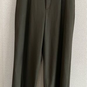 ユニクロ タックワイドパンツ オリーブ