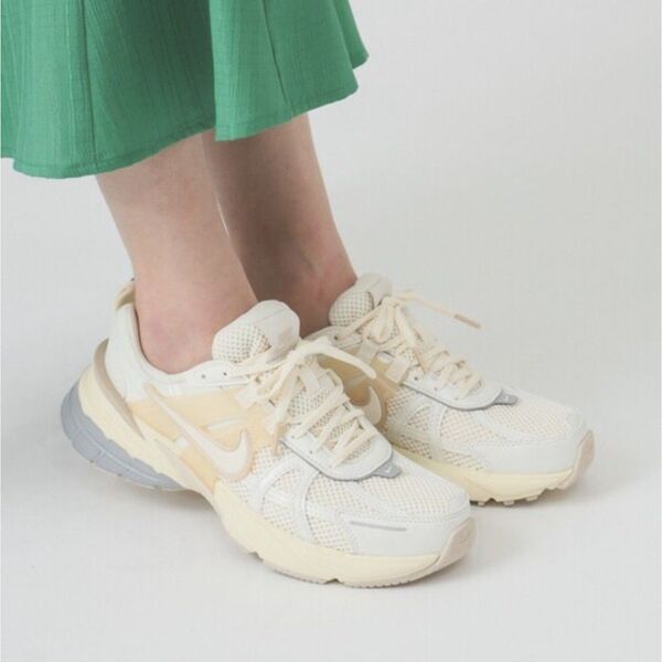 【美品】NIKE ナイキ V2K ラン シューズ スニーカー 24cm ランニングシューズ ランニングスニーカー