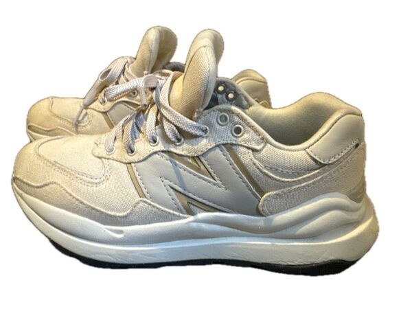 【New Balance】スニーカー ベージュ