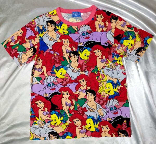 【限定セール】《ディズニーリゾート》総柄半袖Tシャツ アリエル Sサイズ