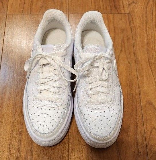 美品 NIKE 厚底 スニーカー ホワイト 23.5cm ナイキ コート ビジョン アルタ 週末発送