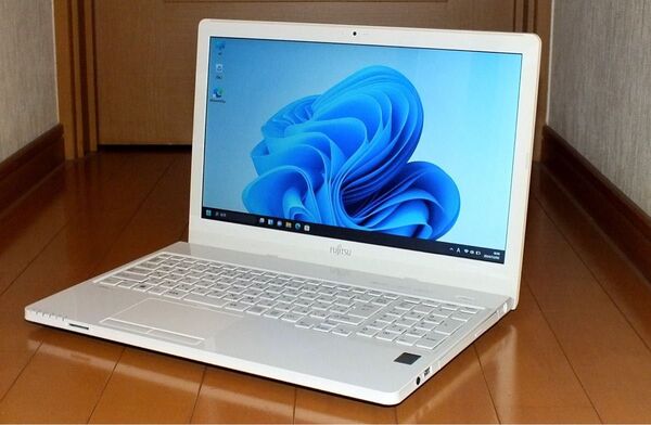 FUJITSU WA1/W Core i3 メモリ 8G HDD 1TB webカメラ bluetooth Windows11