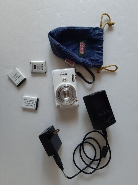 Nikon COOLPIX S6900デジタルカメラ バッテリー 充電器 ケース付き