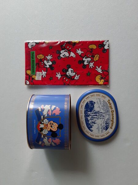東京ディズニーランド ミッキーマウス缶とミッキーマウスのハンカチ グッズ セット オマケ お茶犬メモ 2部付きです。