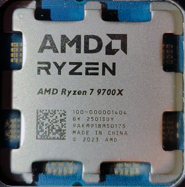 新品 AMD Ryzen 7 9700X バルク品