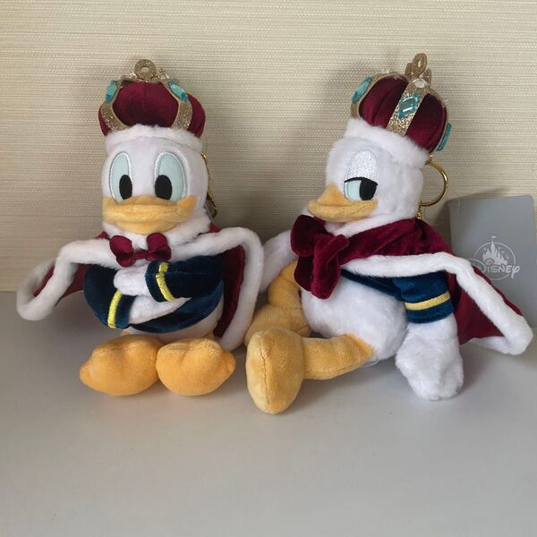 ドナルド ぬいぐるみキーホルダー・キーチェーン DONALD THE KING BIRTHDAY