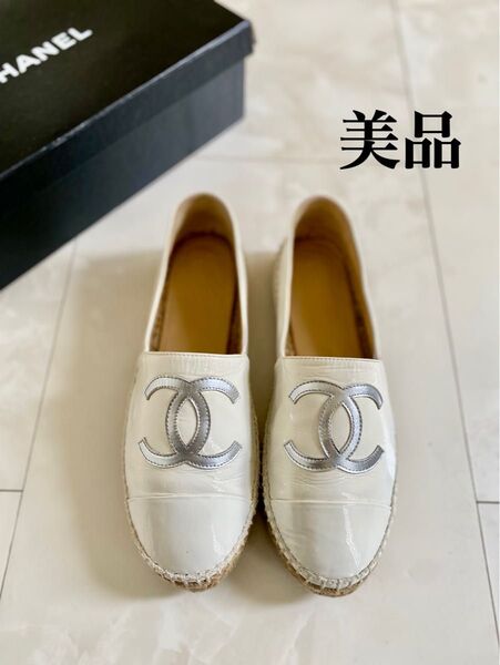 美品 シャネル エスパドリーユ スリッポン スニーカー フラットシューズ ホワイト シルバーロゴ 38 24.5cm CHANEL