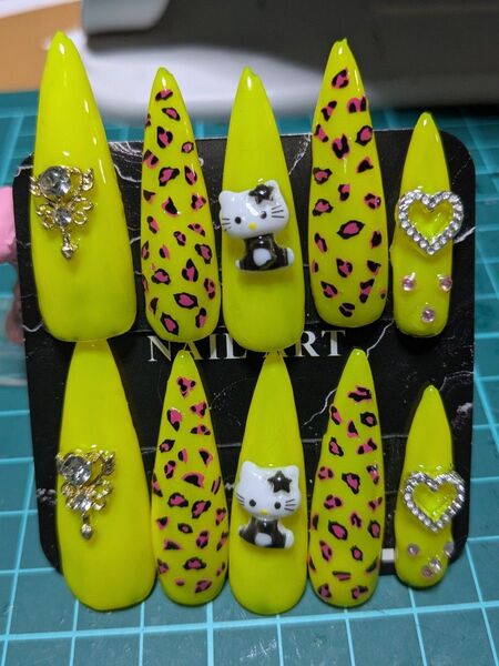 10本セット ネイルチップ ハンドメイド キティちゃん ピンク ブラック イエロー