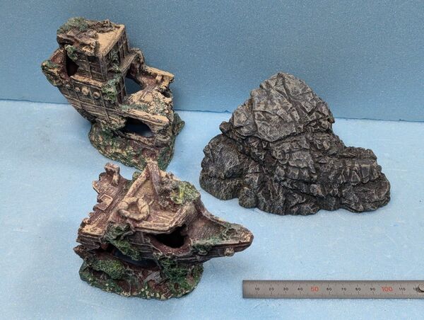 水槽用置物 3個セット 岩(縦置き時の高さ13cm) 沈没船 12cm アクアリウム レイアウト 熱帯魚 金魚 メダカ水槽に最適