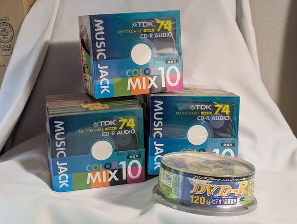 TDK CD-R 74分 個別ケース10枚未開封 x3箱と、スピンドルDVD-R25枚 計55枚セット 長期在庫品