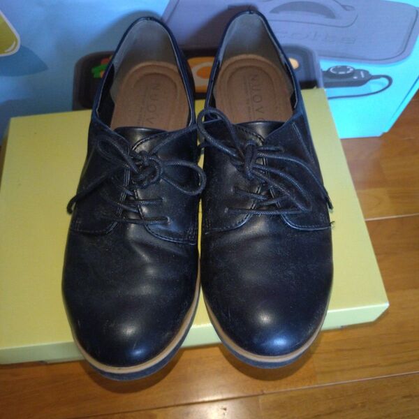 NUOVO 黒いレースアップシューズ M