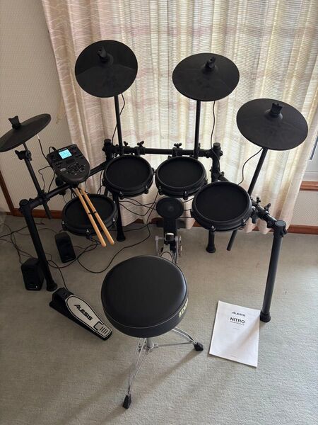 ALESIS 電子ドラム NITRO MESH KIT ブラック系