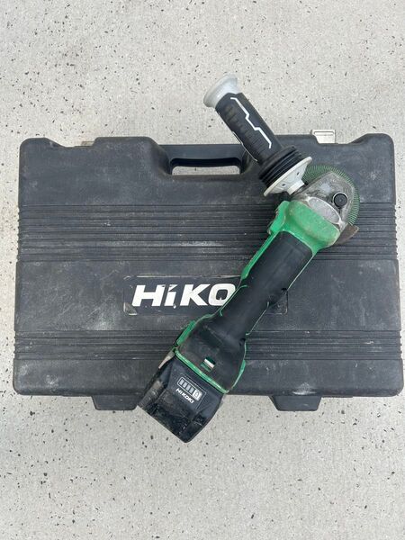 HiKOKIハイコーキ(日立工機)コードレスディスクグラインダG3610DAです。使用期間は1年くらいです。写真の物が全てです。
