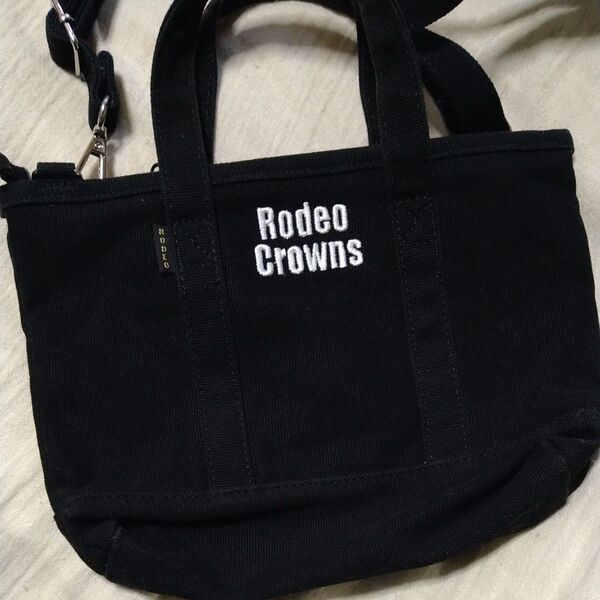 《RODEO CROWNS 》ロゴ刺繍入り ミニショルダーバッグ トートバッグ ブラック キャンバス地 黒色 斜め掛け