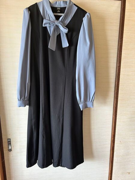 D azyワンピース 異素材切り替え リボン ブラック×ブルー