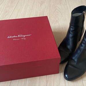 Salvatore Ferragamo ブラックアンクルブーツ 36.5サイズ