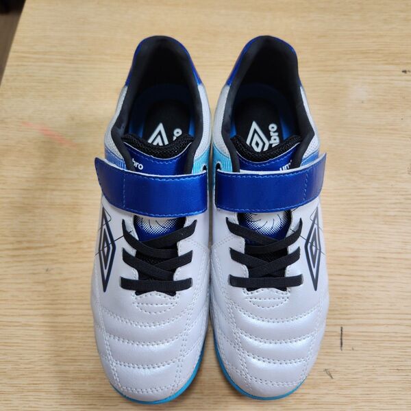 新品 UMBRO アンブロ トレーニングシューズ トレシュー サッカー