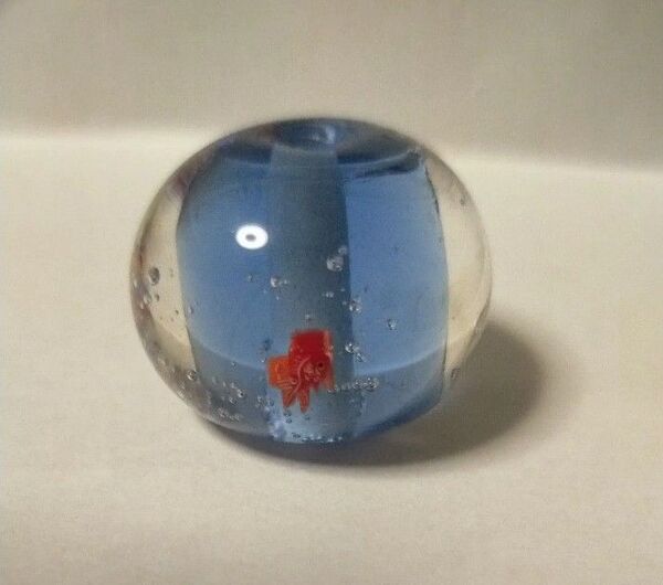 ハンドメイド ガラス トンボ玉 とんぼ玉 手作りとんぼ玉 金魚 水色 ペンダントトップ チャーム