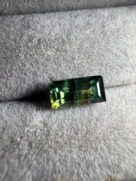 バイカラーサファイア ルース バケットカット グリーン イエロー 1.220ct