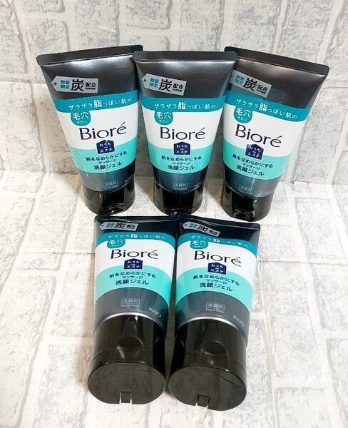 ビオレ おうちdeエステ 肌をなめらかにするマッサージ洗顔ジェル 炭 150g