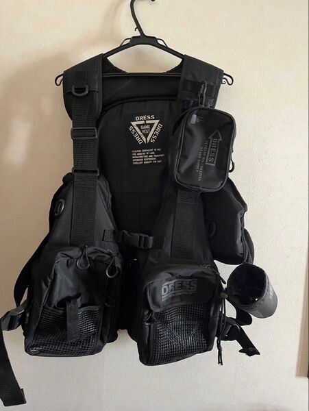 DRESS 釣り用ベスト ブラック