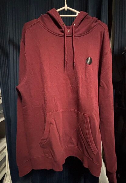 VOLCOM ワインレッドパーカー L