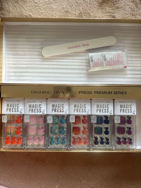 DASHING DIVA ネイルチップ ダッシングディバ マジックプレス ジェルネイル カラージェル つけ爪 足6コ新品未開封