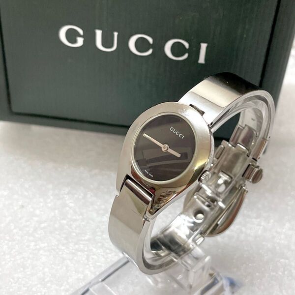 稼働 良品 GUCCI バングルウォッチ 6700L グッチ 腕時計 シルバー バングル ブラック 黒文字盤 クォーツ