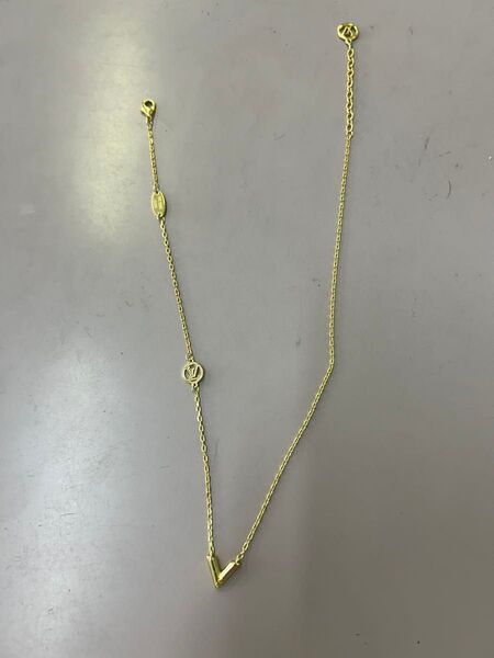 エッセンシャルv ネックレス ゴールド アクセサリー ネックレス