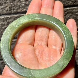 値下げ!天然和田玉バングル内径56.8ミリ★青海産湖水緑