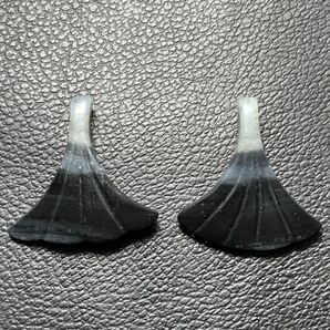 黒白分明!天然無処理和田玉★青花の小さめ扇パーツ2個セット