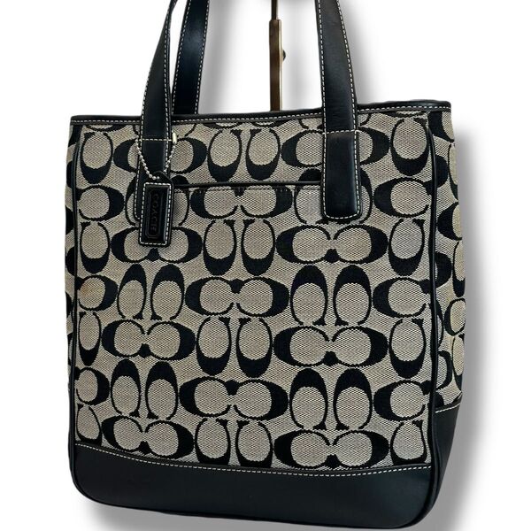 【美品】COACH コーチ トートバッグ キャンバス×レザー 本革 シグネチャー 黒 ブラック チャーム付き 肩掛け ビジネス