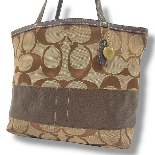 【良品】COACH コーチ トートバッグ キャンバス×レザー 本革 シグネチャー ベージュ系 ブラウン 茶系 肩掛け チャーム付き