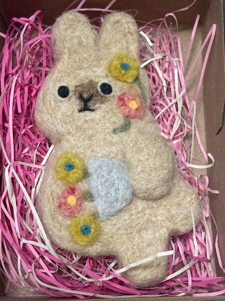 羊毛フェルト うさぎ ブローチ 手作り 未使用