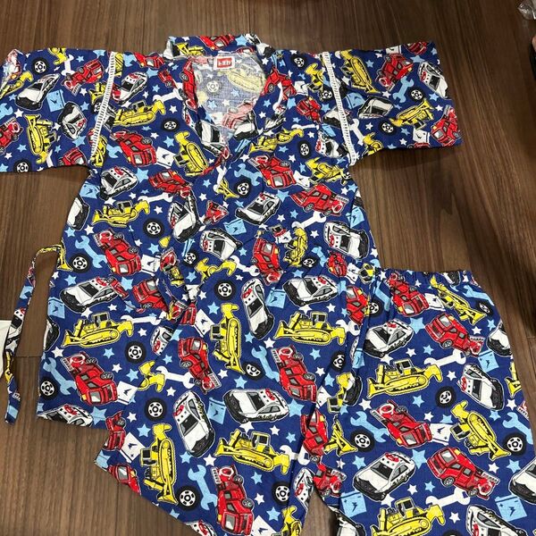 キッズ子ども男の子甚平120センチ 上下セットトミカ 総柄