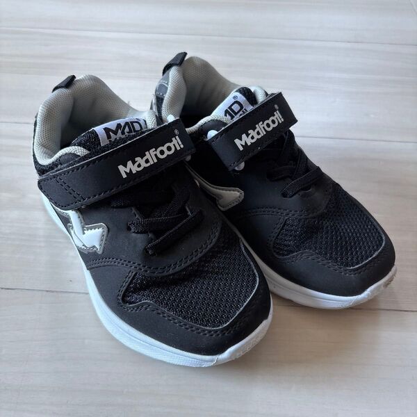 Madfoot! キッズスニーカー マジックテープ 黒 17cm