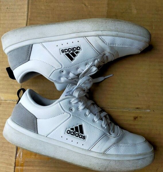 adidas ホワイトスニーカー 25cm