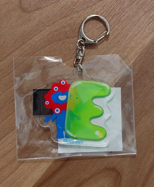 ミャクミャク アクリルキーホルダー イニシャル E