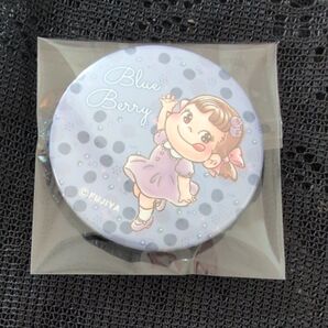 不二家 ペコちゃん 缶バッジ Blueberry