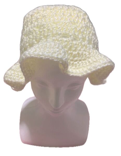 ハンドメイド 編み物 バケットハット フリルハット 帽子 オフホワイト