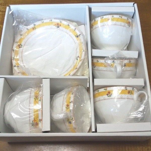 ボーンチャイナ カップ&ソーサー