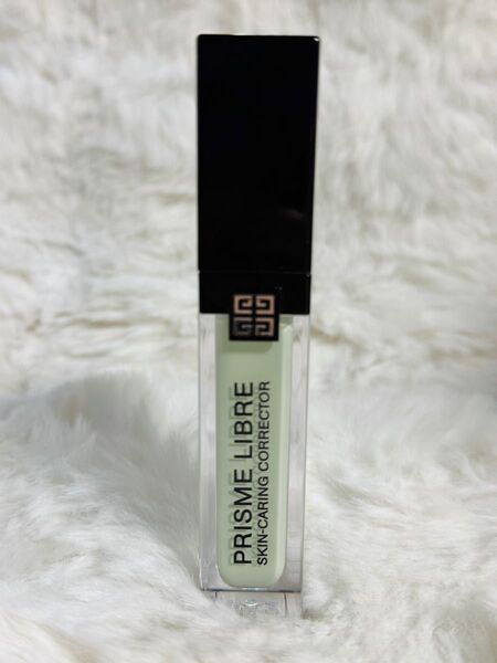 GIVENCHY プリズム・リーブル・スキンケアリング・コレクター グリーン