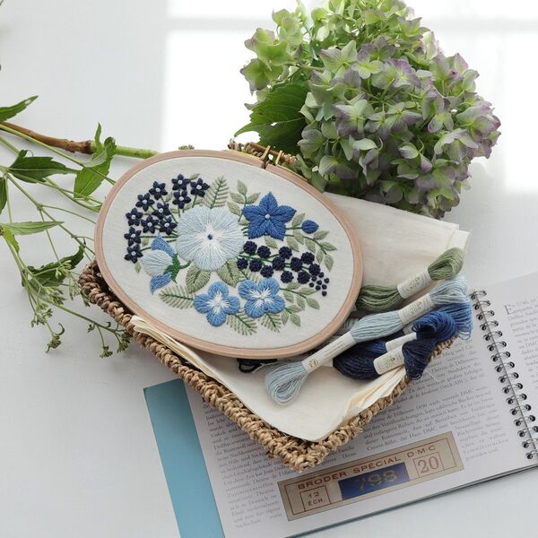DMC×樋口愉美子刺繍キット フラワーブーケ 「ブルーのブーケ」